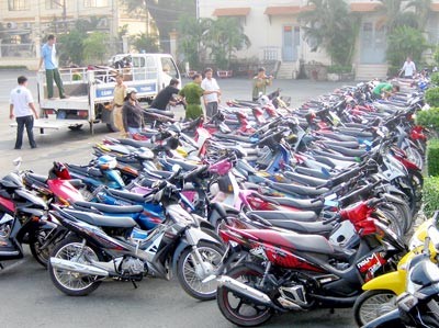 Ho Chi Minh City Police seize about 550 motorbikes on October 23. (Photo:SGGP) Ho Chi Minh City Police seize about 550 motorbikes on October 23. (Photo:SGGP)